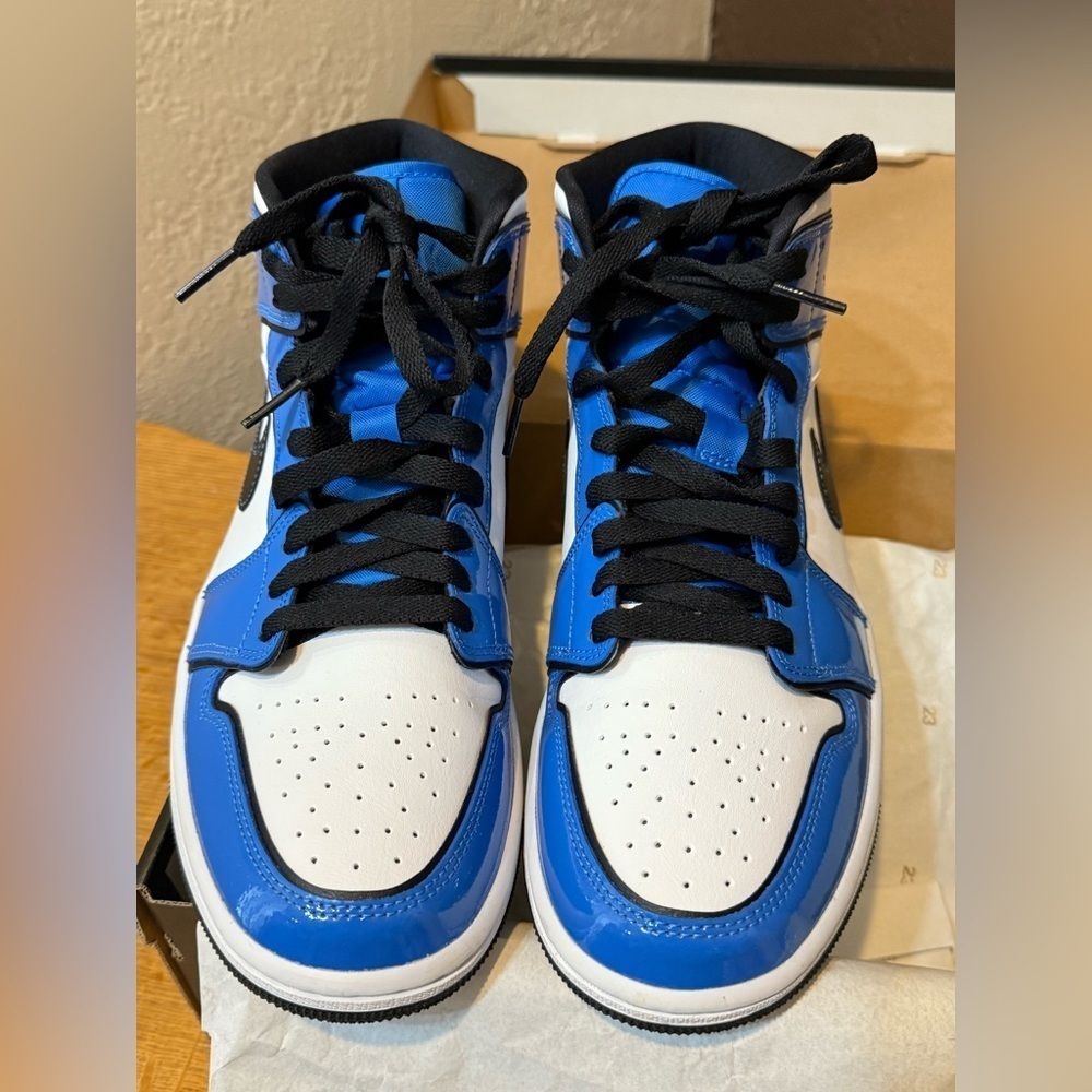 Nike Air Jordan Mid 1 SE Signal Blue/Black-White Sz Men’s 7.5 EUC with box